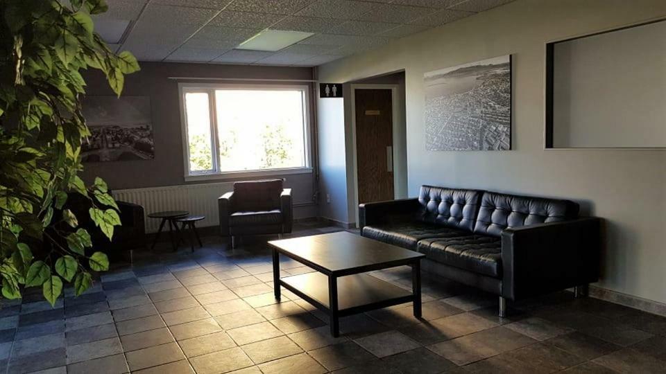 Asbru By Reykjavik Airport 3*